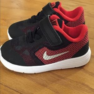 Toddler boys nikes sz 4C